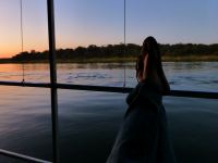 Auf einem Boot am Okavango